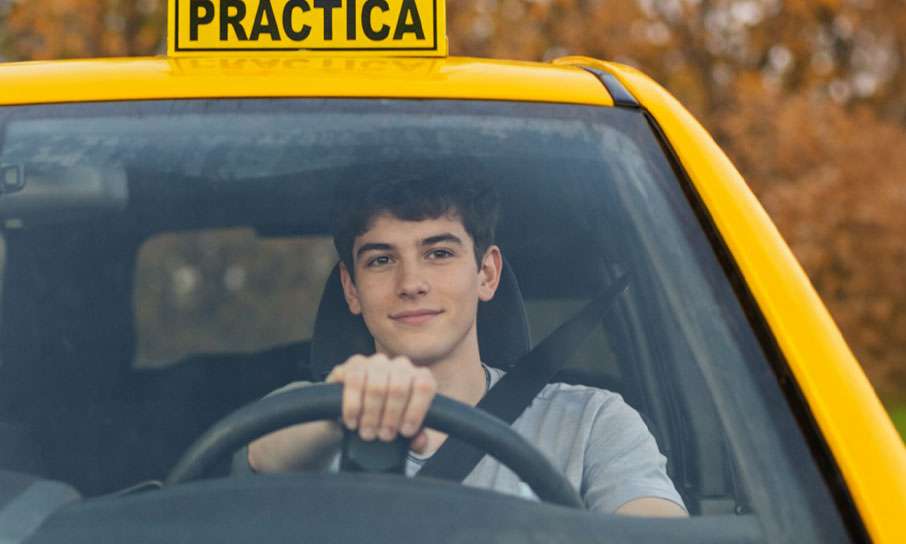 Escuela de conducción Automóvil Club de Chile